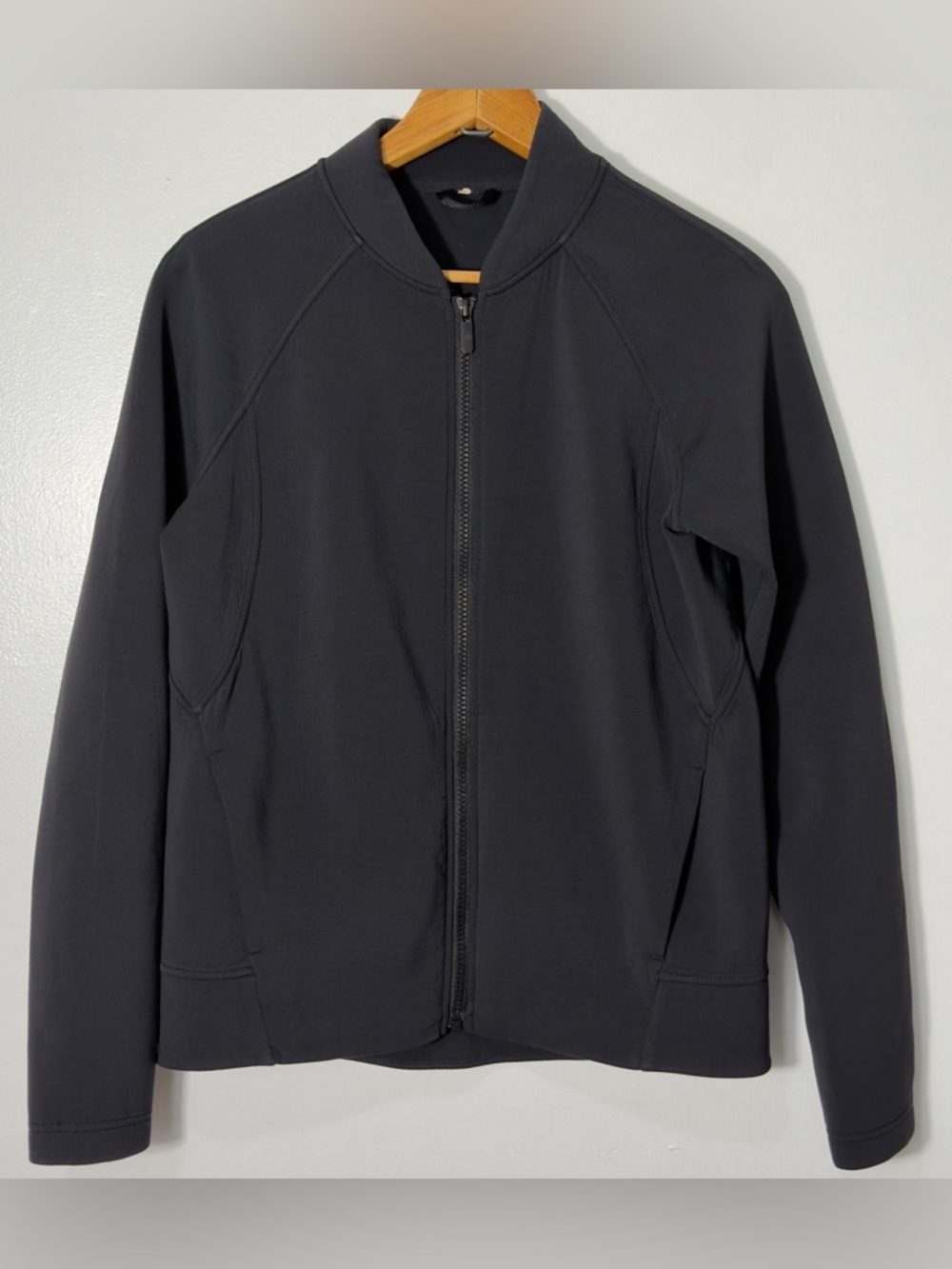 Lululemon Embrace The Space Jacket
Size 4 Black Relaxed Thermo
Regulating - Picture 10 of 12